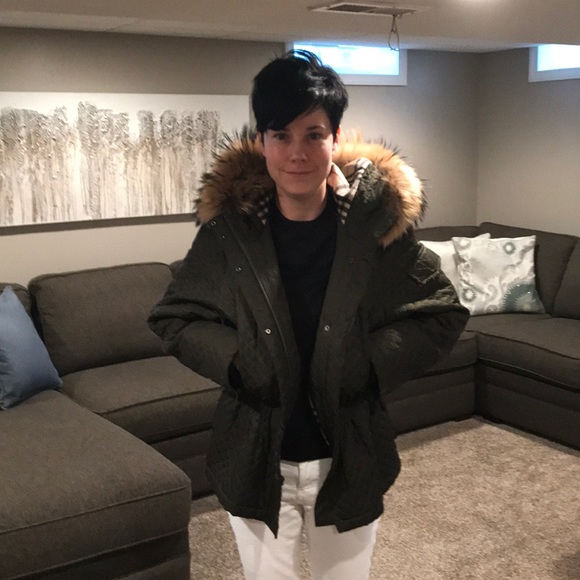 A Burberry women’s jacket - Picture 7 of 8